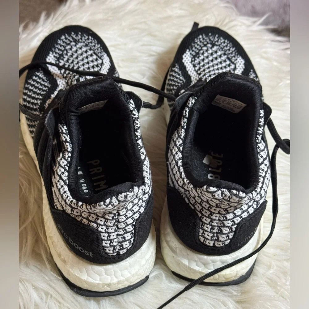 Adidas ultraboost 5 dna Sneakers womens size 6.5 J Oreo white Black Shoes 702001